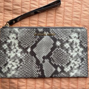 MICHAEL KORS WRISTLET 🤎